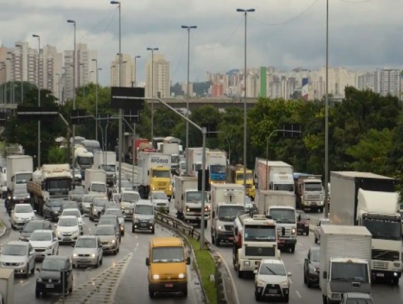 Após ação da CNM, projeto no Senado Federal busca estabelecer normas gerais do IPVA
