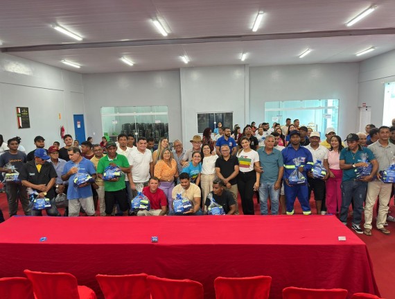 Prefeitura de Centro do Guilherme entrega novos fardamentos para equipes de serviços essenciais