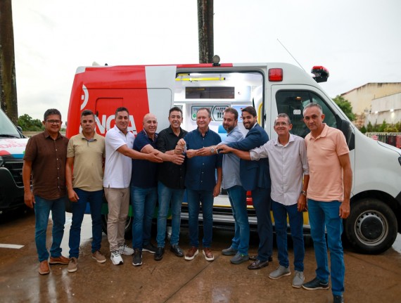 No Palácio dos Leões, governador recebe prefeitos e entrega ambulâncias aos municípios maranhenses