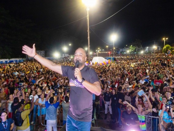 Em noite histórica, Roberto Costa reúne milhares de bacabalenses na maior edição da Festa das Mães 