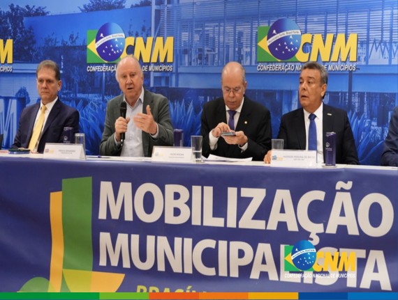 Presidente da CNM pede atuação dos prefeitos contra pauta-bomba na abertura da Mobilização