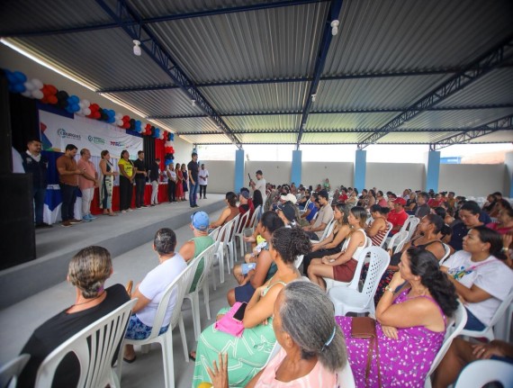 Governo do Maranhão realiza entregas de kits de fardamento e tablets para ACS e óculos e em Arari