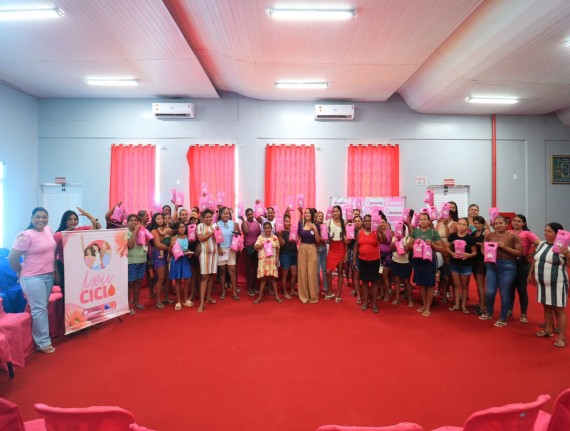 Mulheres de Centro do Guilherme recebem kits do Projeto Meu Ciclo