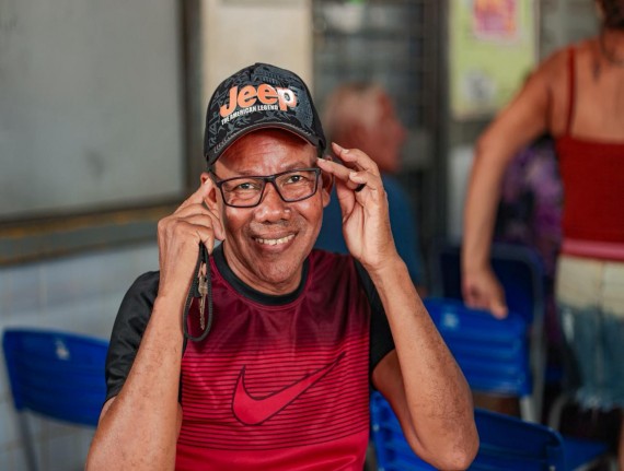 Governo entrega mais 800 óculos de grau novos a beneficiados pelo Programa Cuidar dos Olhos em Codó