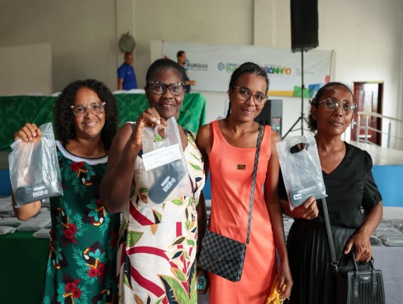 SES promove cirurgias e entrega de óculos e kits dos agentes comunitários de saúde em Cururupu e Central