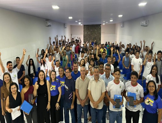 Marajá do Sena leva inclusão digital a estudantes com o programa Tô Conectado