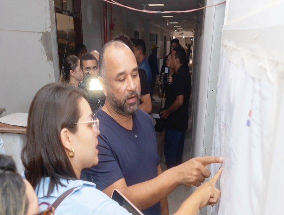 Roberto Costa vistoria obras de reforma e ampliação do Hospital Materno Infantil de Bacabal