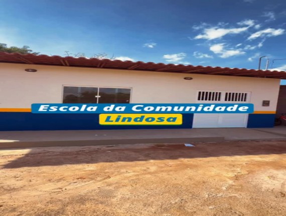 Anajatuba entrega escola reformada na comunidade Lindosa