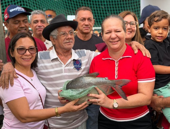 Luciana Leocádio realiza mais uma grande entrega de pescados em Buriti Bravo